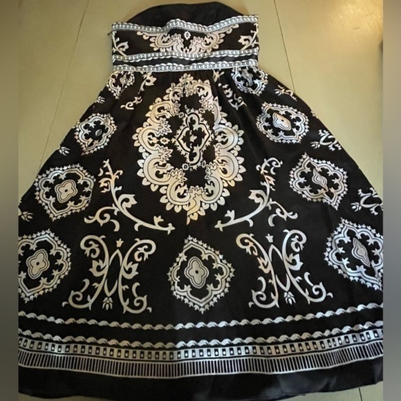 BRAND NEW - NWT Gorgeous WHBM Strapless Black and White Dress Size 0 - Picture 2 of 3